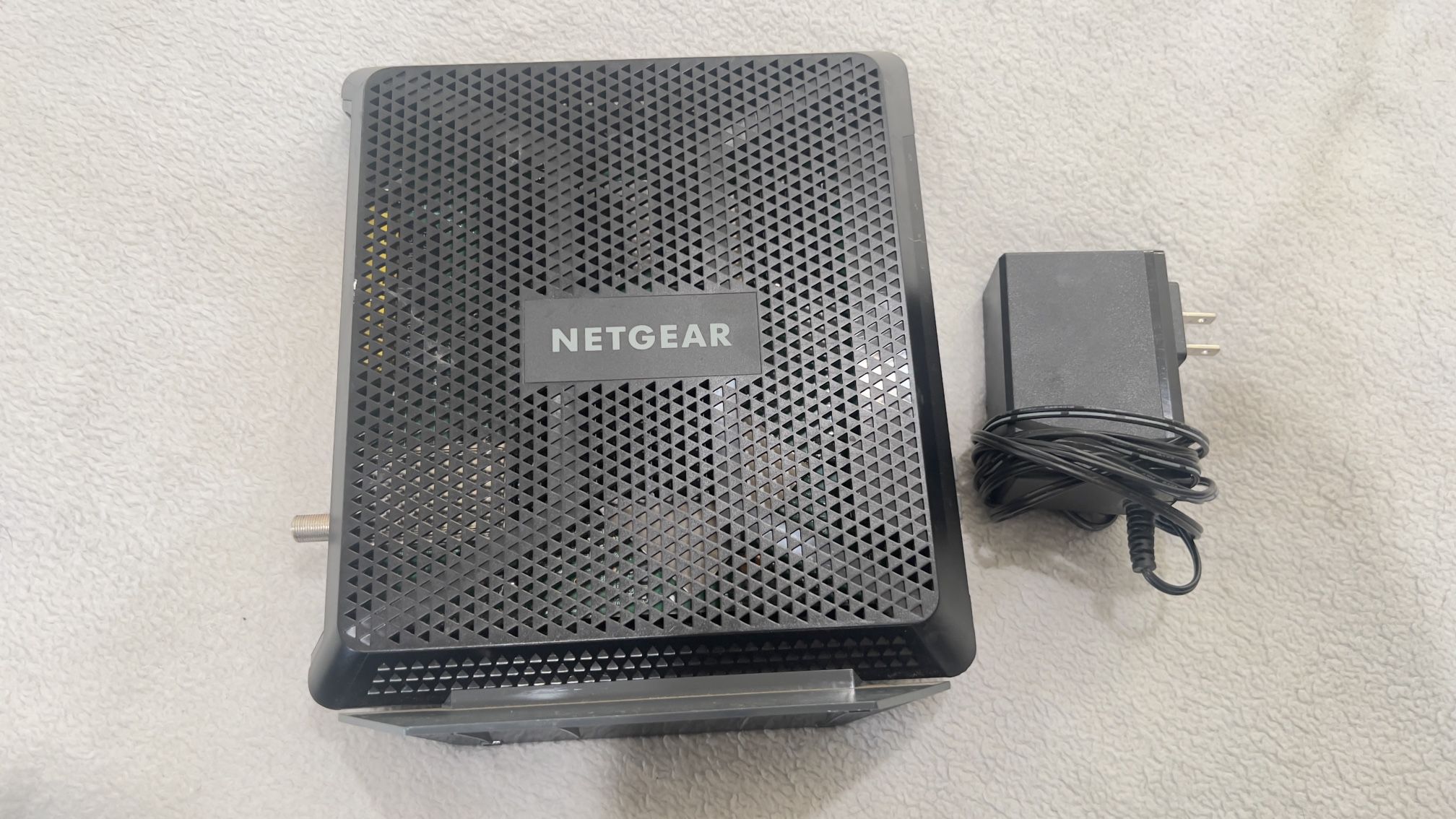 Netgear 85 Router Nighthawk Pre-Owned C7000v2 WiFi Cable Modem AC1900 