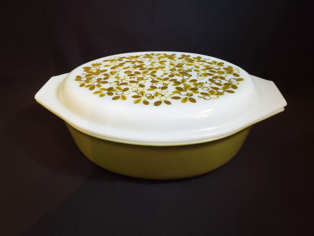 Vintage Pyrex Olive & Berry Green Oval Casserole Dish With Lid 2.5 Quart