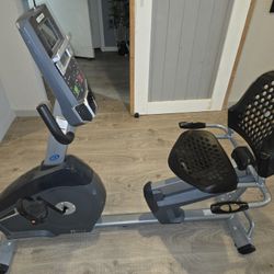 Nautilus R614 Recumbent Exercise Bike