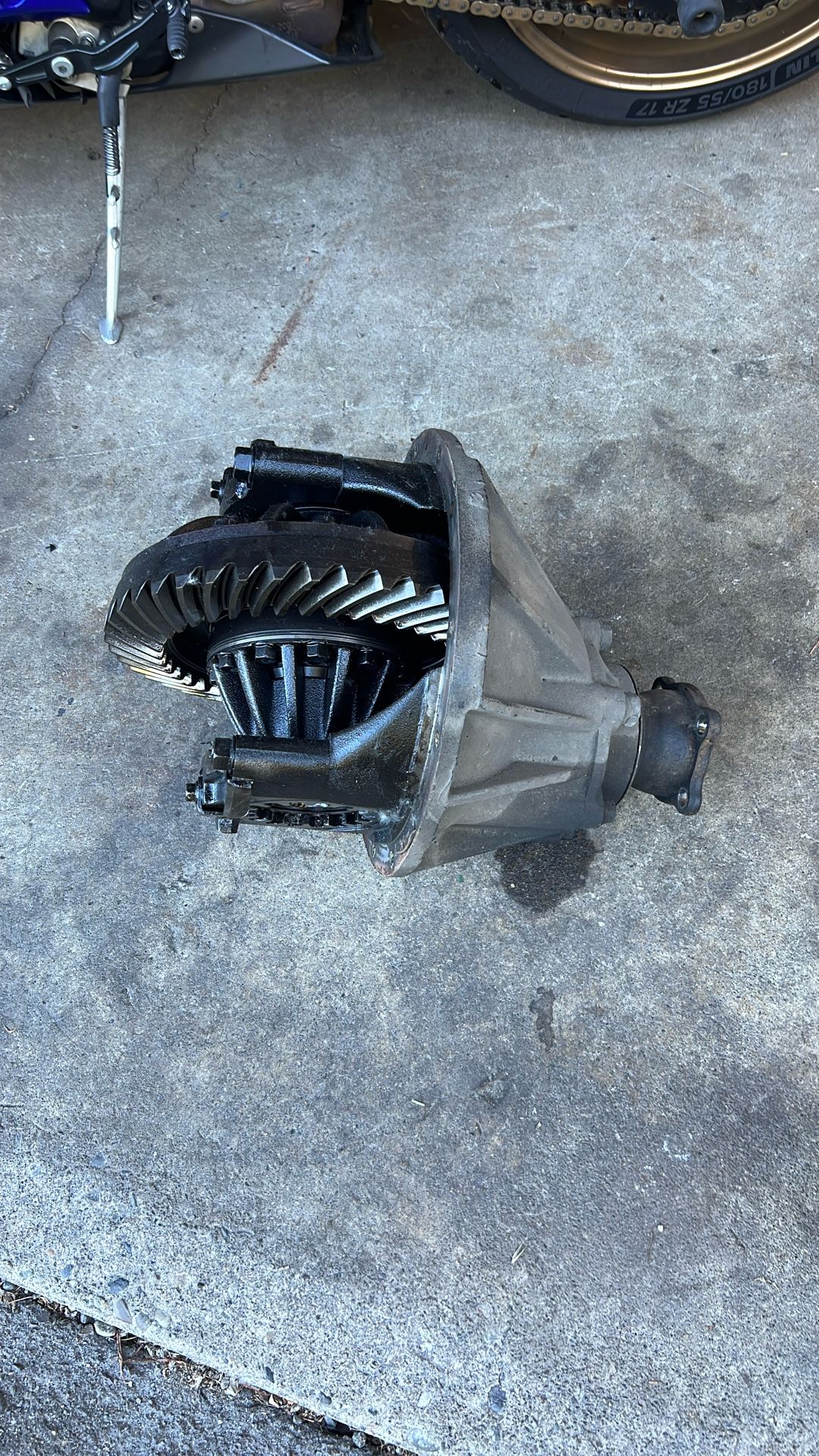 2016 Isuzu npr LSD Rear End (needs Rebuild)