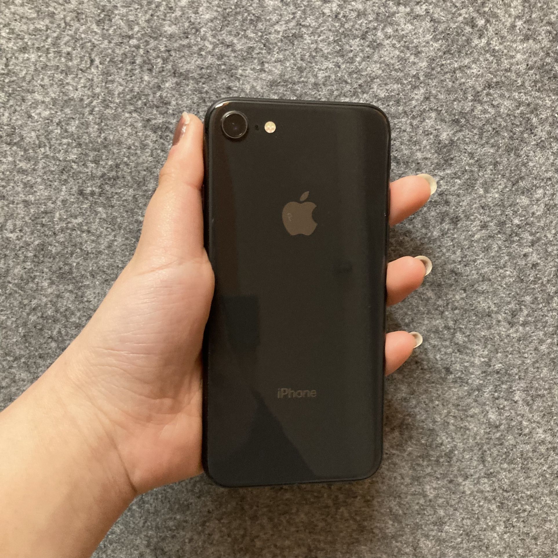 Factory Unlocked Iphone 8 64 gb comes with store warranty 