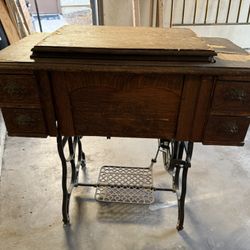 Antique Sewing Machine 