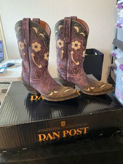 Women’s Dan Post Purple Cowboy Boots Size 6.
