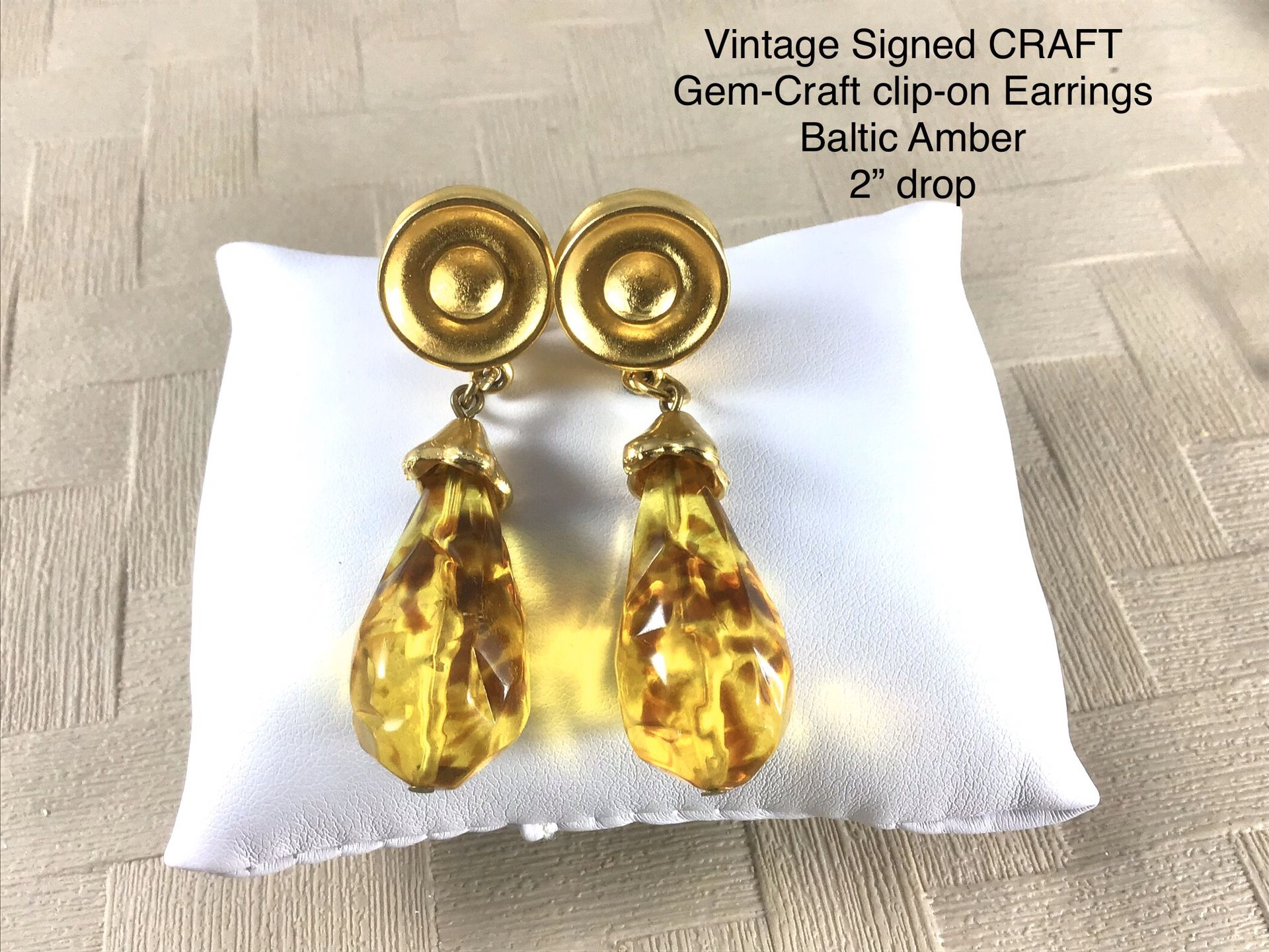 Vintage Signed CRAFT Gem-Craft clip-on Earrings Baltic Amber, 2” drop, excellent condition, Great Gift! 🎁