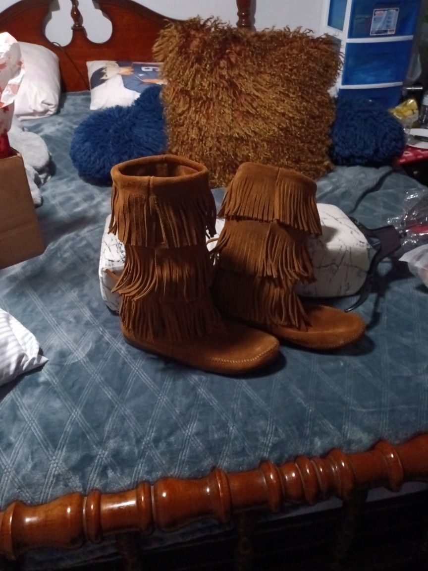 Minnetonka Three Tier Fringe Boots