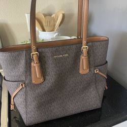 Voyager Medium Logo Tote Bag