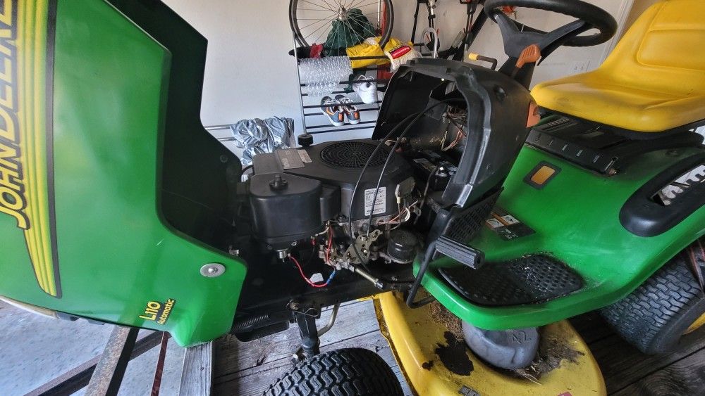 John Deere L110 Riding Mower