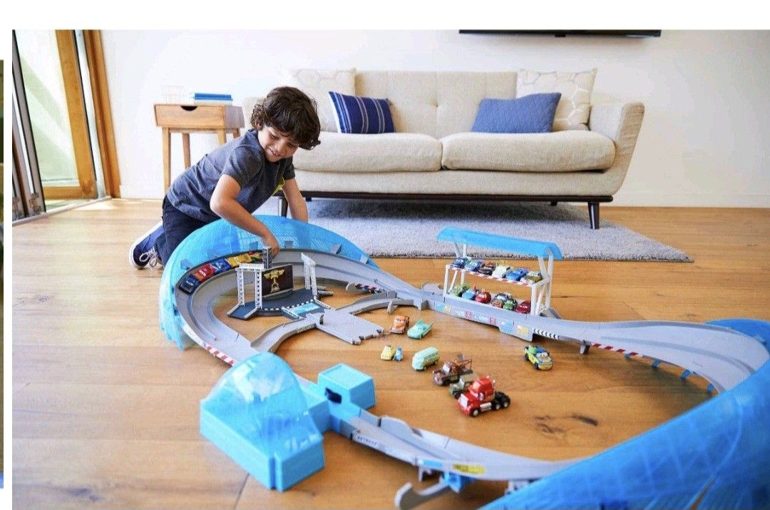 Race Track.. Lighting Mcqueen