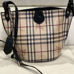Burberry Women’s Haymarket Tote Shoulder Bag