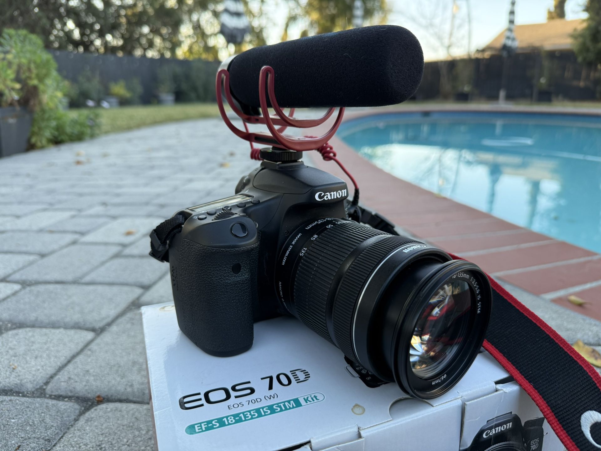 Canon 70D w/ Rode Mic + extras