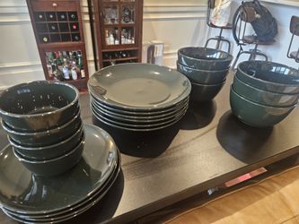 Jet Black Stoneware Dishes - 20 Pieces