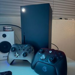Xbox one series X 3TB w/ 2 controllers