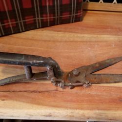 Antique Handheld Grass Cutter/Shears