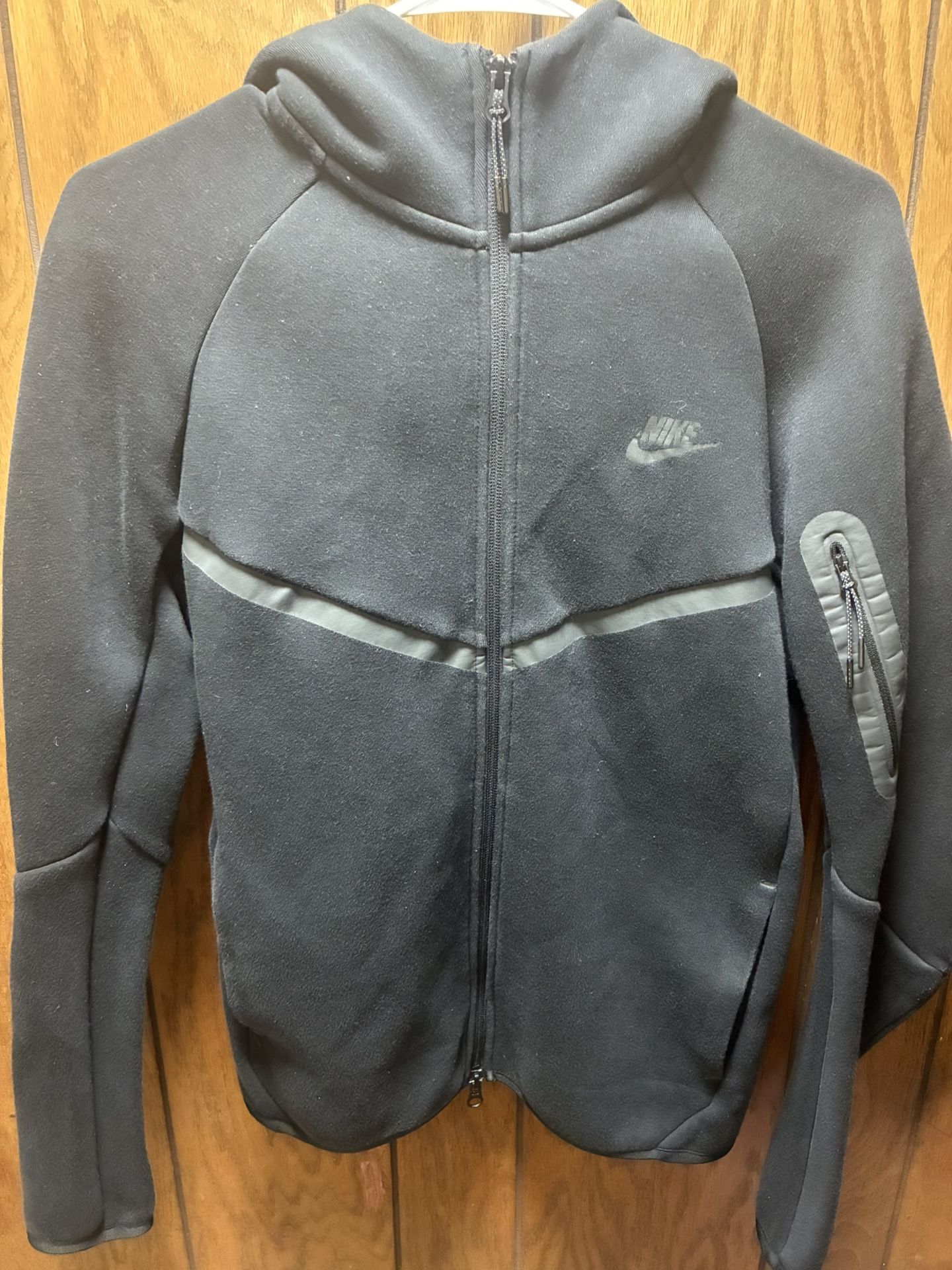 Black Nike Tech