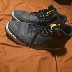 4 Jordans And Nike Shoes All Size 13