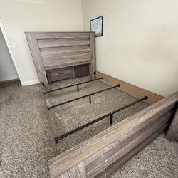 Ashley Zelen Queen Panel Bed Set