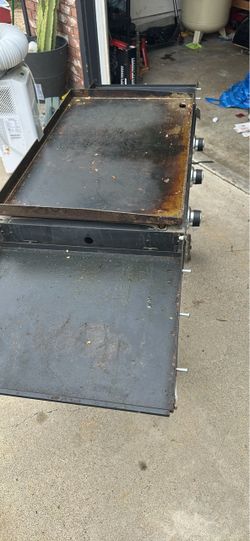 Gas flat top grill