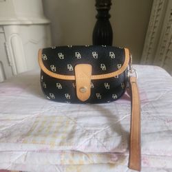Dooney And Bourke Wristlet 