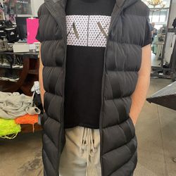 Long hoodie, black vest zip up