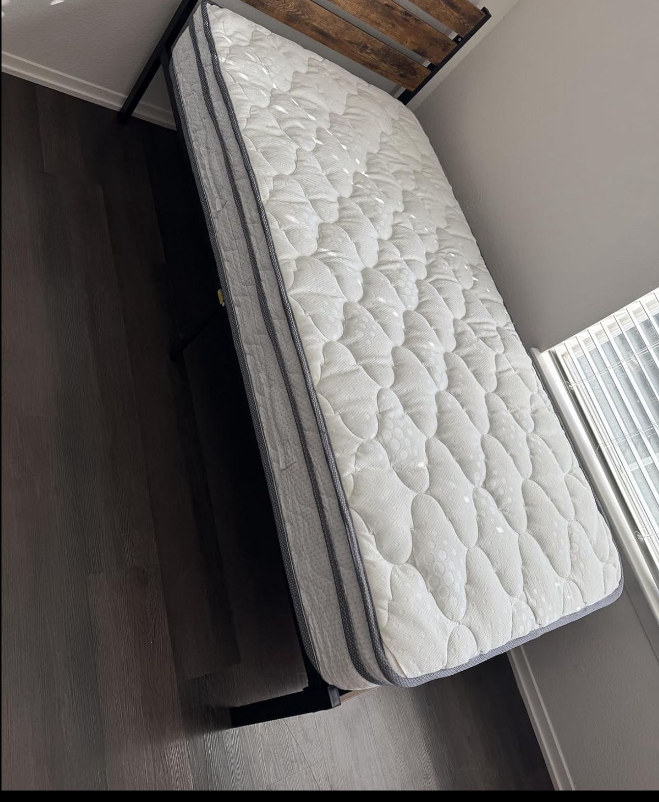 Queen Size Pilllow Too Mattress New 