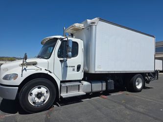 2014 Freightliner M2 106 26ft REEFER Box Truck — Low 133K Miles, Liftgate