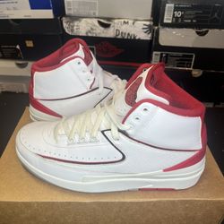 AIR JORDAN 2 RETRO ‘WHITE VARSITY RED’ SZ 9