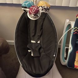 4 Moms Mamaroo Swing 