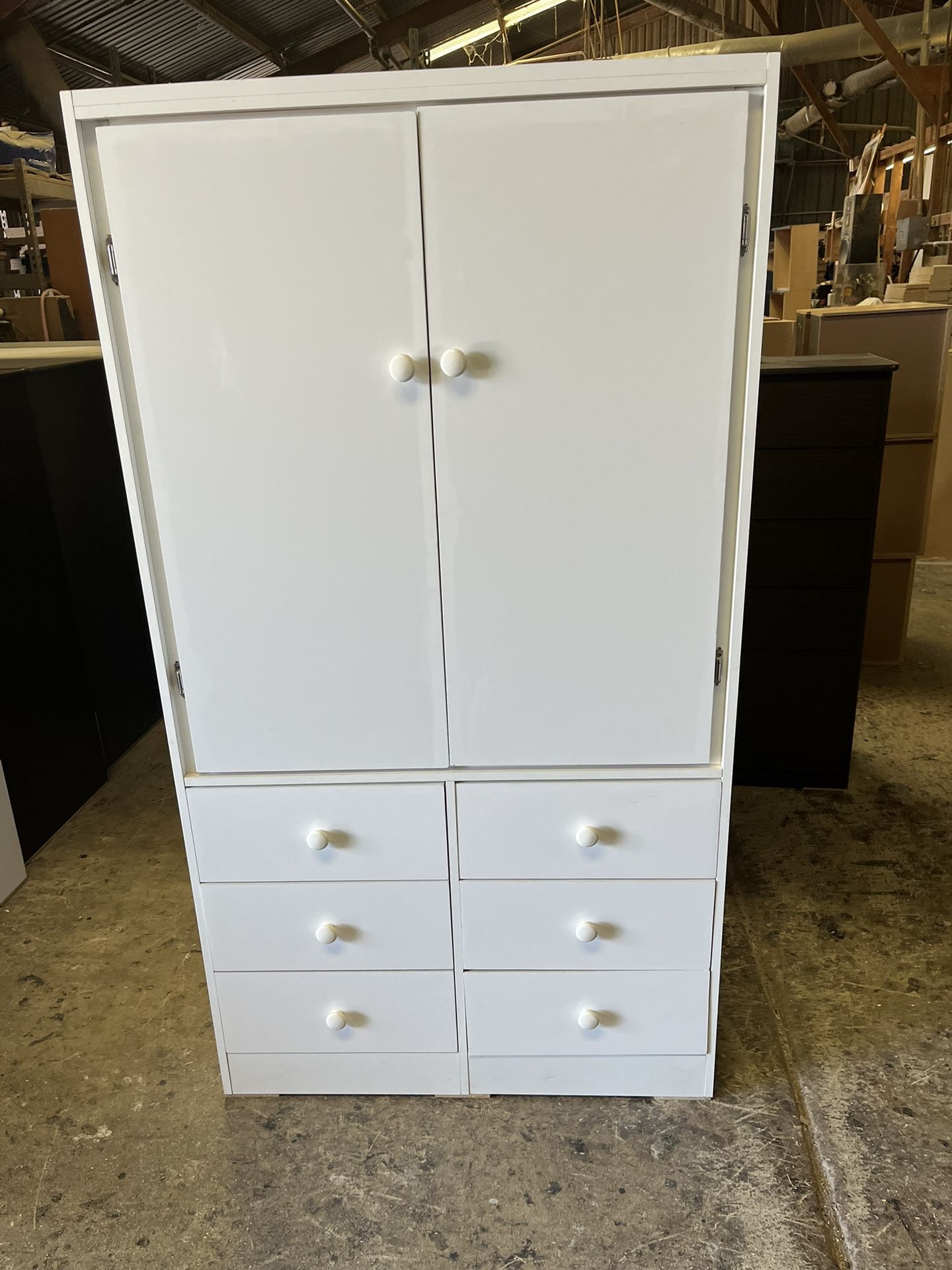 Closet W/ six Drawer