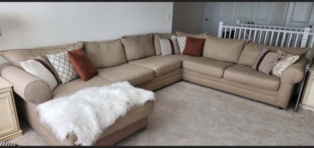 Large Sectional Sofa Couch with Chaise