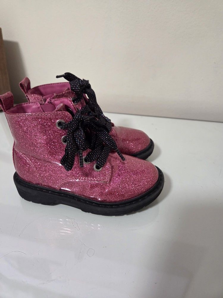 Boots for little girls, size 7/Botas para niñas pequeñas, numero 7