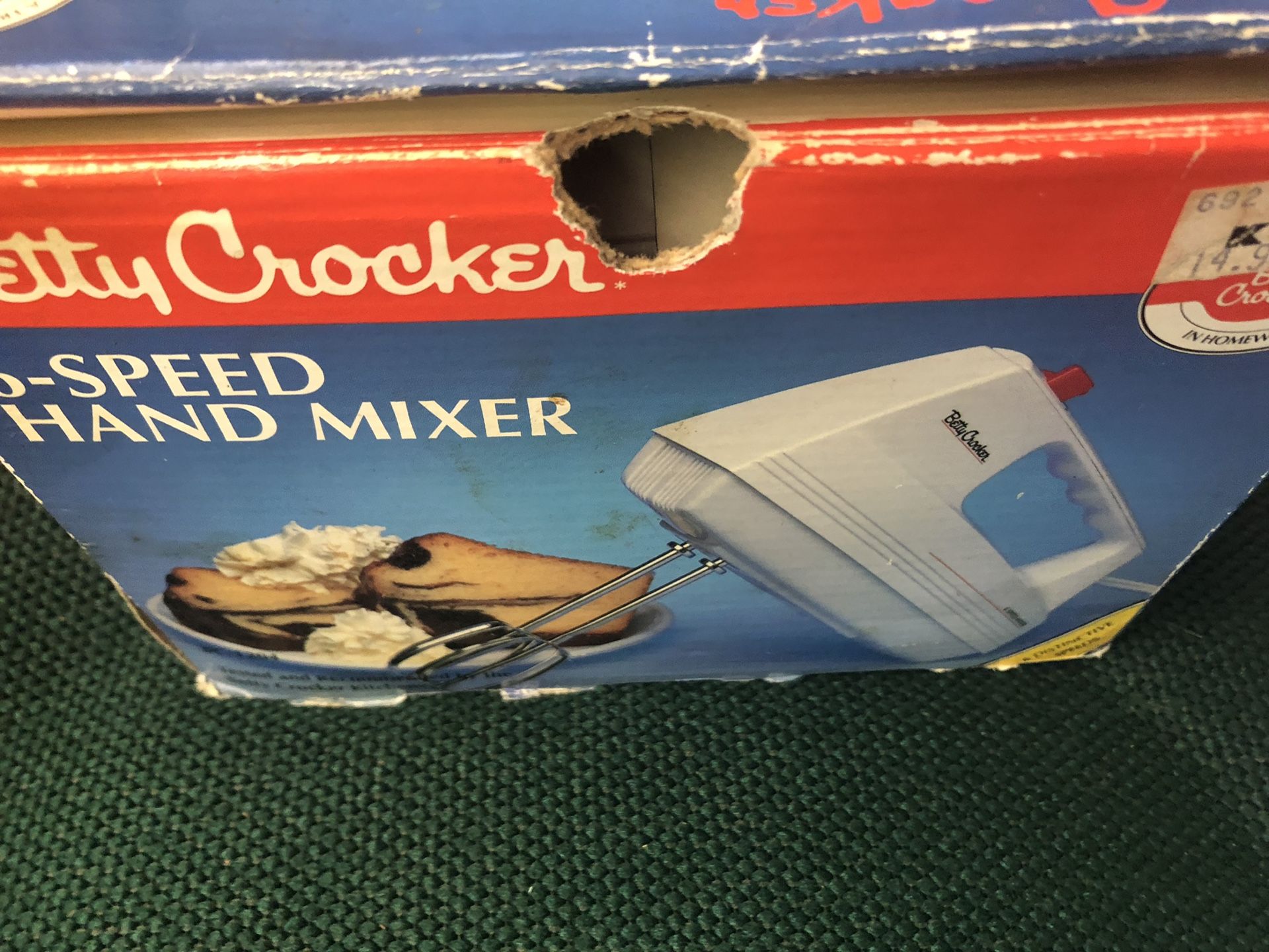 6 speed Hand Mixer by Betty Crocker excellent working condition