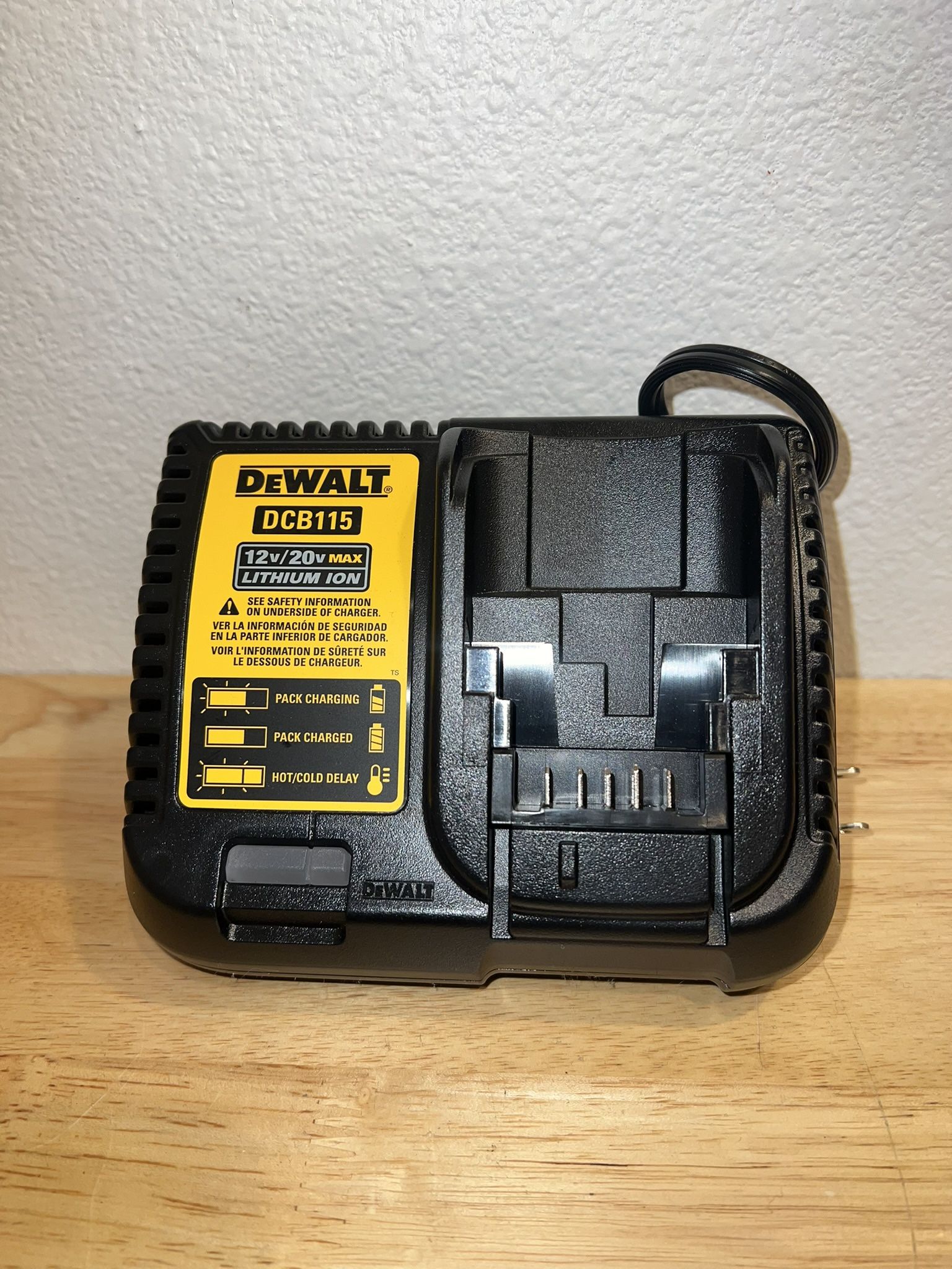 DeWalt DCB115 12V-20V MAX Lithium Fast Rapid Battery Charger 