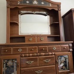 Antique Vanity Set W/ Light