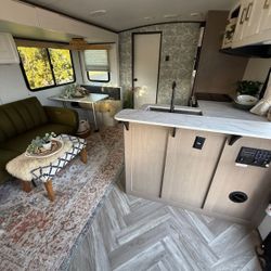 2021 Shadow Cruiser Camper- Upgrades & Remodeled 