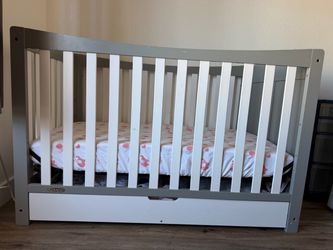 Graco Remi 4-in-1 Convertible Crib and Changing Table