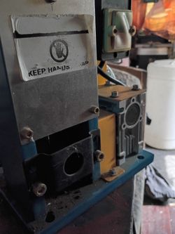 Automatic wire stripper