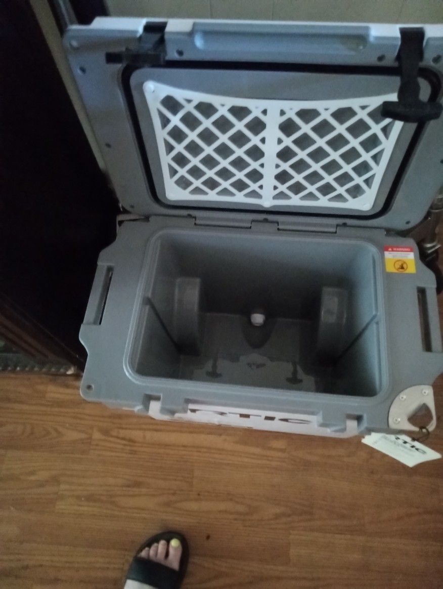 RTC Cooler With Wheels