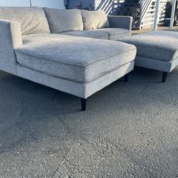 Sectional Couch With Ottoman 