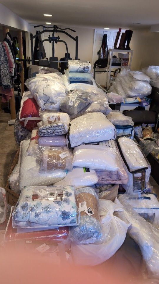"Anything for $25"-New JC Penny-Home -> Bedding- Blankets, Throws & Quilts. "Check Description"