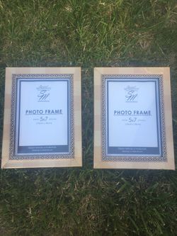 Lot of 2 picture frames in the wrapping