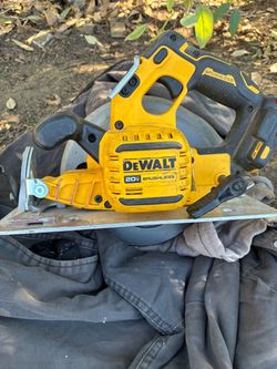 DeWalt 20V Brushless Circular Saw