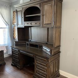 Desk Hutch And 2 Cabinets 