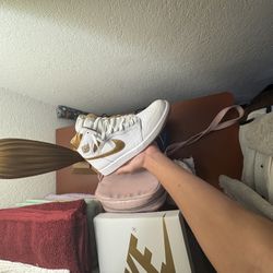 Jordan 1 High Retro OG “Metallic Gold”