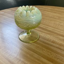 Antique Jefferson Glass ( EAPG) Pearls & Scales Yellow Opalescent Rose Bowl