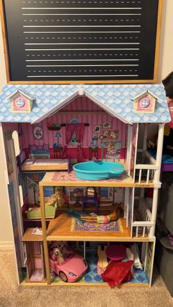 4ft Barbie house