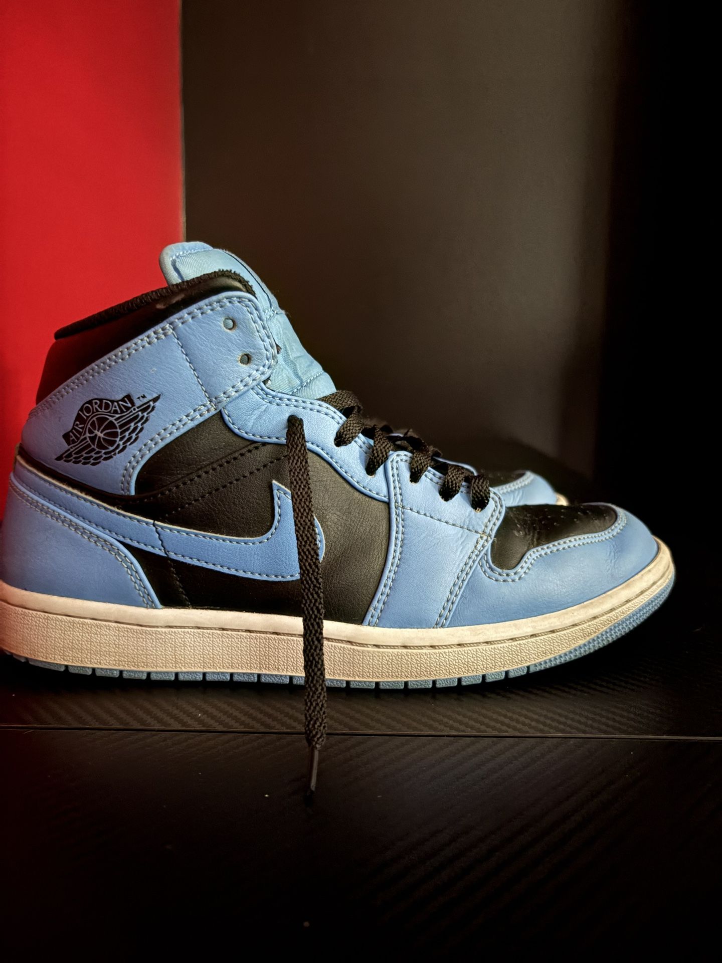Jordan 1 Mid University Blue