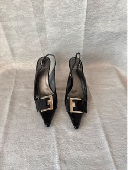 Low heel pumps