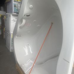 Corner Jacuzzi 