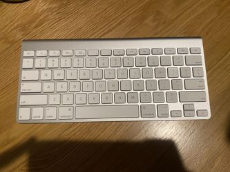Apple A1314 Wireless Keyboard