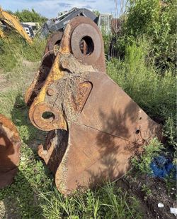 60904D5 EXCAVATOR BUCKET 26" 3 TEETH DIGGING BUCKET.